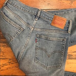 LEVI’S WEDGIE LIGHT WASH 26